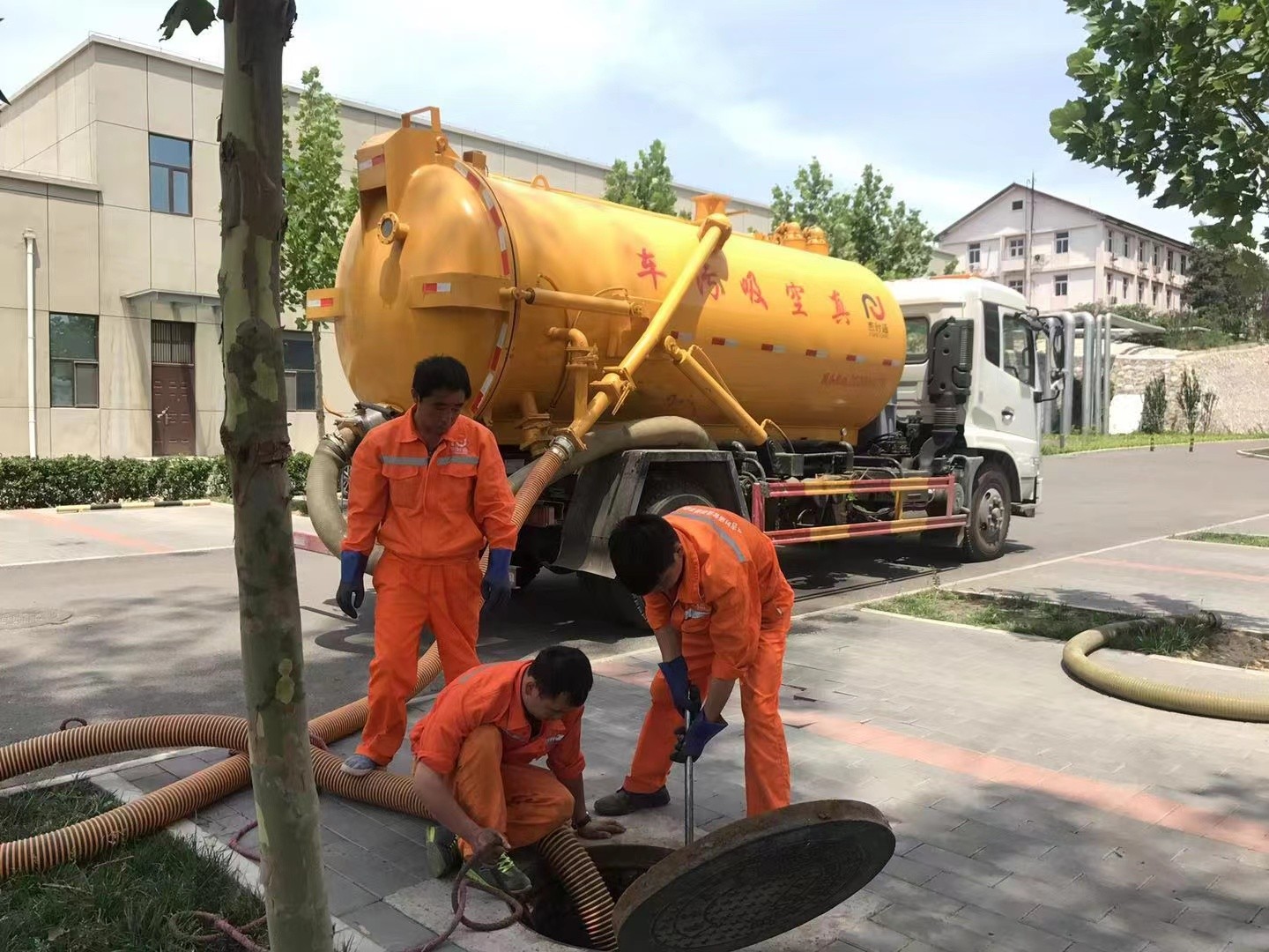 信宜化粪池清理与5-8吨吸粪车施工效率分析